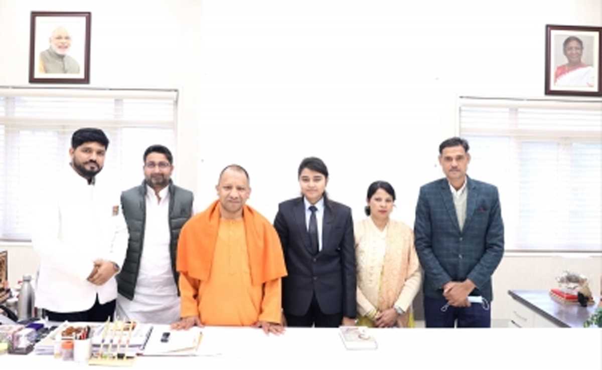 देश की पहली मुस्लिम पायलट बनने वाली सानिया ने की मुख्यमंत्री से मुलाकात